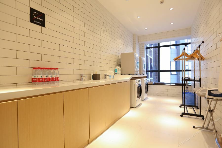 Atour Hotel Maoming エクステリア 写真